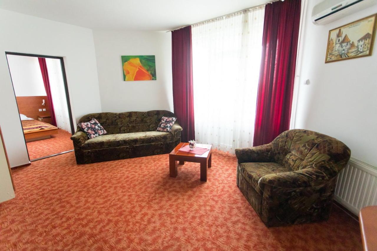 Pensiunea Full Targu Mures Exterior photo