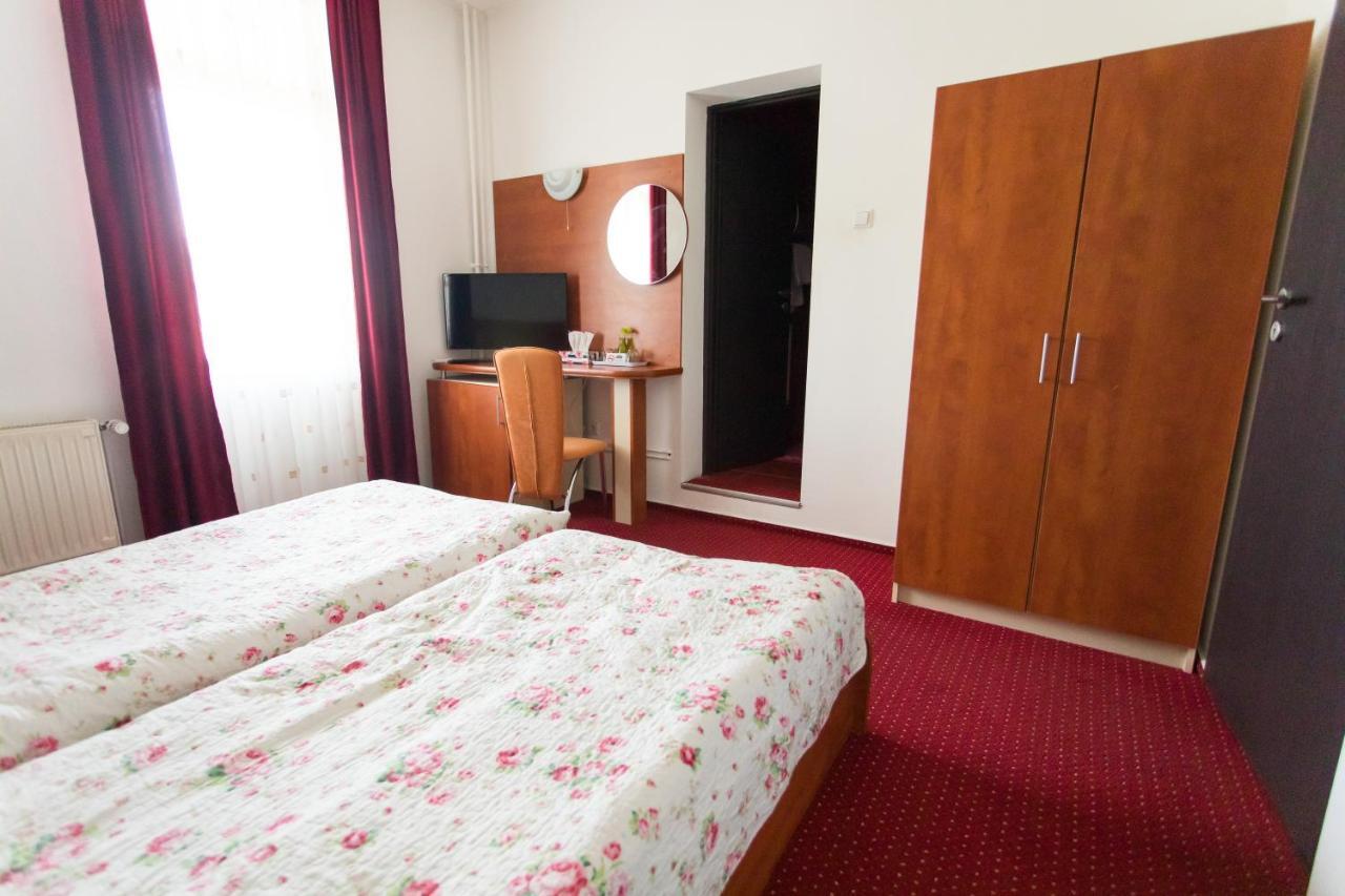 Pensiunea Full Targu Mures Exterior photo