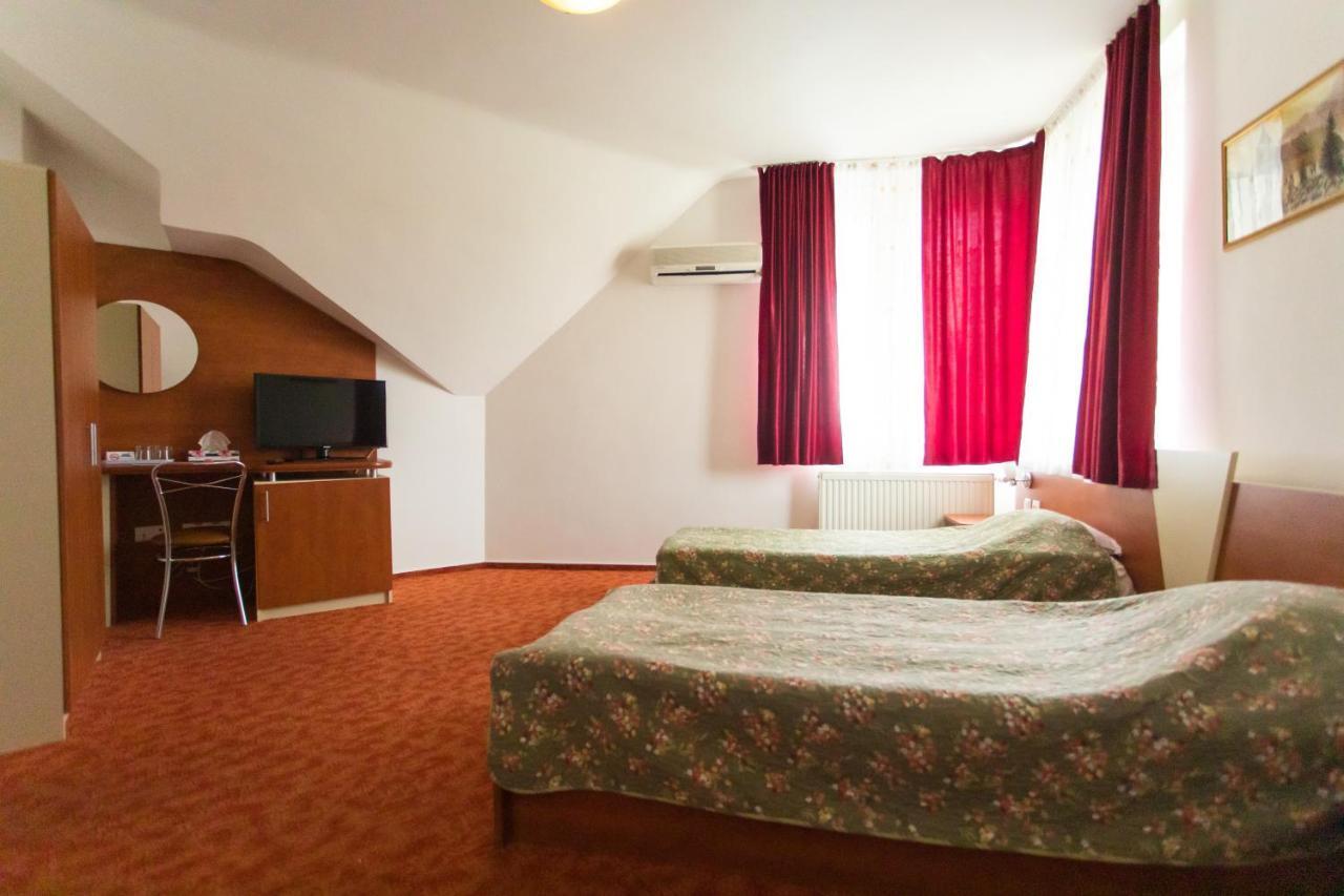 Pensiunea Full Targu Mures Exterior photo