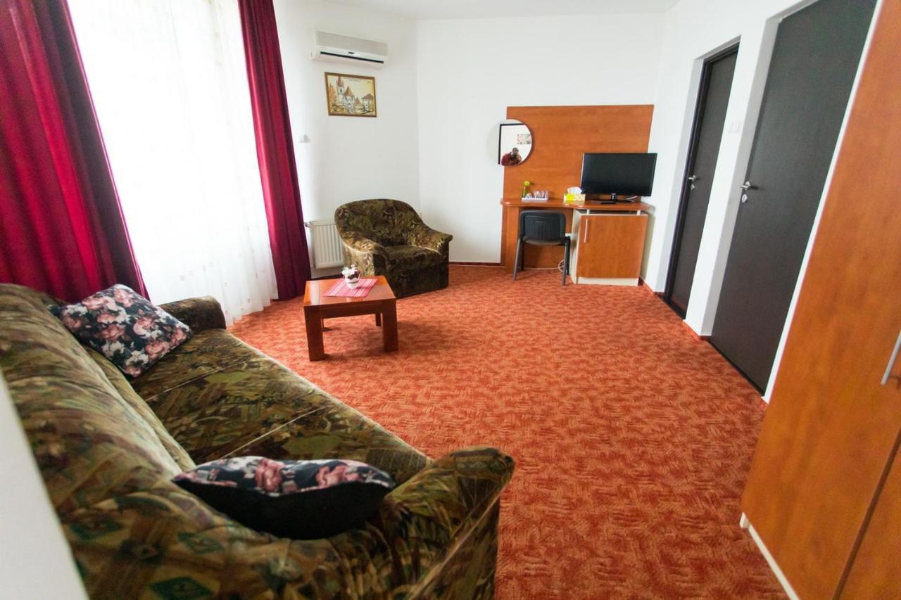 Pensiunea Full Targu Mures Exterior photo